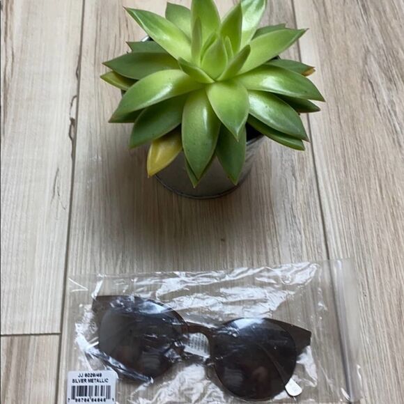 Joes Jeans Round Silver Metallic Frame NWT - Picture 4 of 4